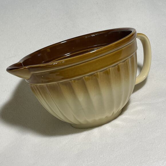 Honey Dipped Vintage Look Batter Mixing Bowl With Spout And handle Brown Cream - Picture 1 of 7